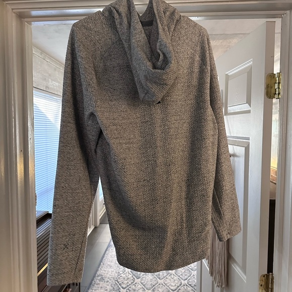 Lululemon Sweatshirt
Size L - Picture 2 of 2